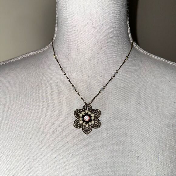 Liz Palacios SF Crystal and Enamel Flower Antiqued Brass Necklace Size 18” - Picture 3 of 10